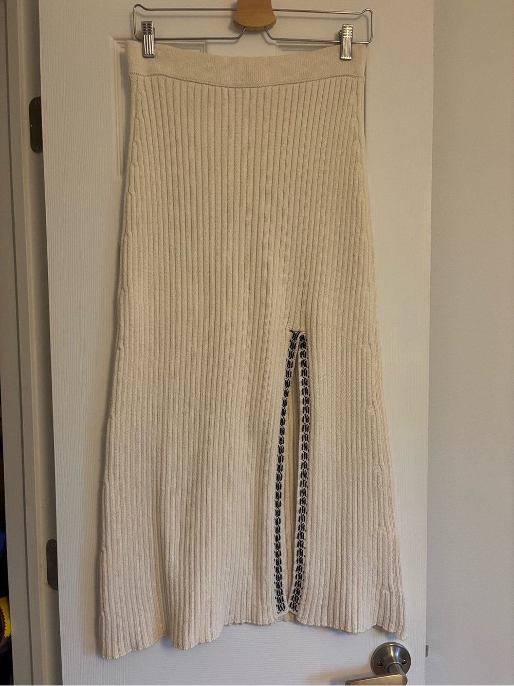 Zara Cream Ribbed Maxi Skirt with Decorative Trim - Picture 4 of 8